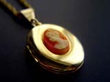 カメオタイプのヴィンテージアクセサリー