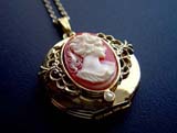カメオタイプのヴィンテージアクセサリー